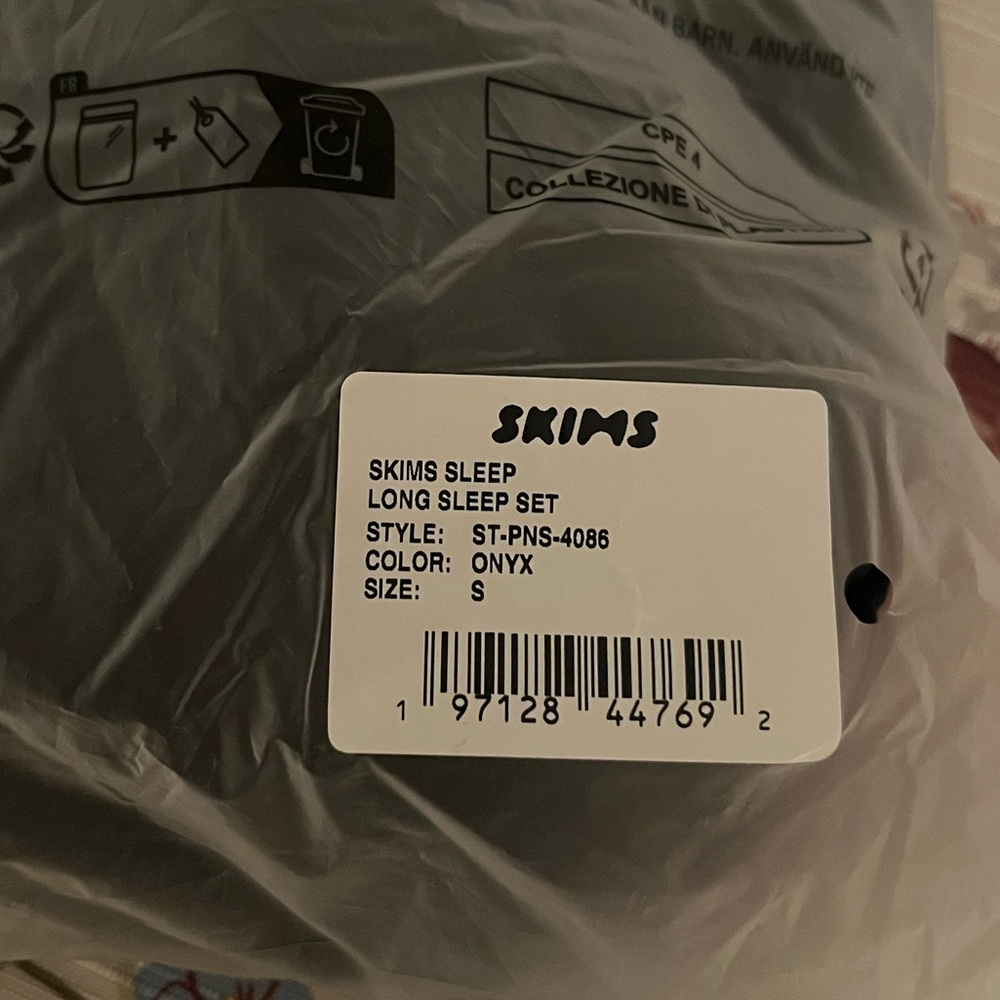 SKIMS pajama set - NWT onyx- Small - Picture 3 of 6